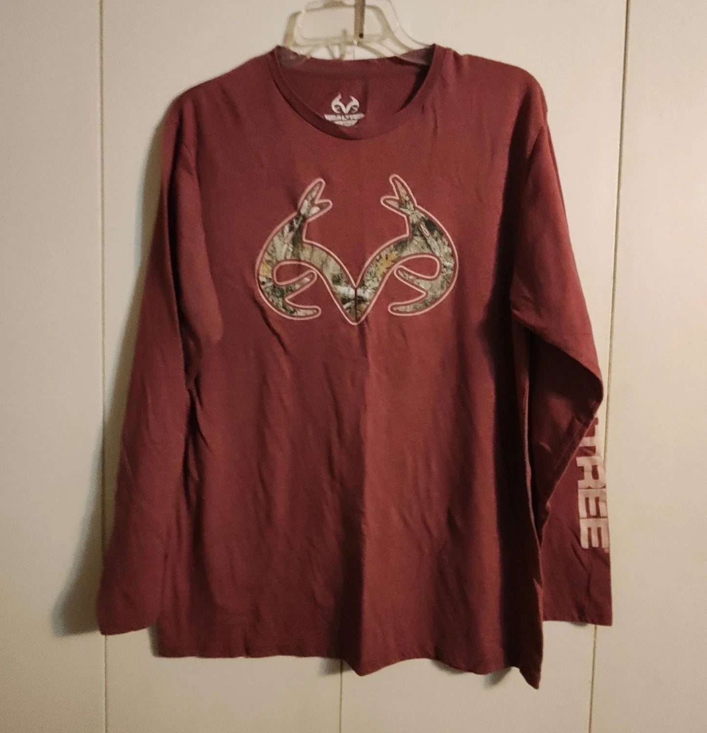 Realtree Mens Sz L Wine Crew Neck Graphic Hunting - Adult & Kids T-Shirts, Sweatshirts & Hoodies apparel design preview 1