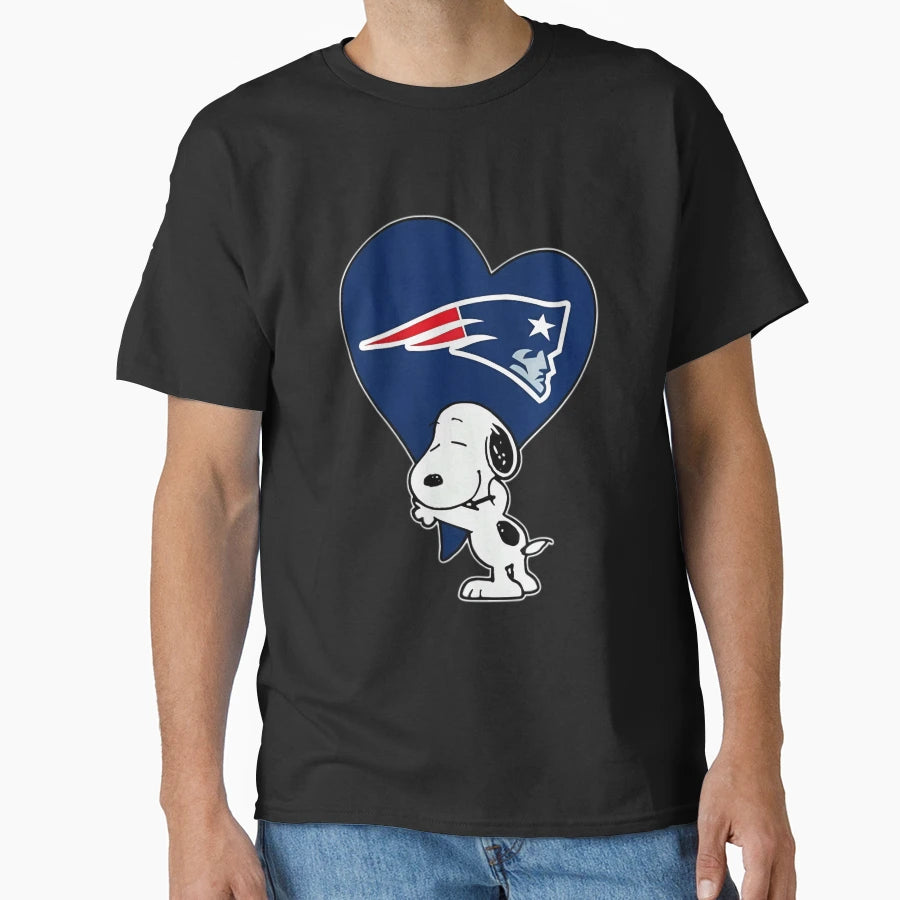Snoopy New England Patriots T-Shirt - Graphic Print for Adults - T-Shirt, Sweatshirt, Hoodie